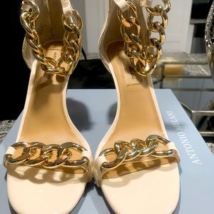 New Antonio Melani gold chain heels